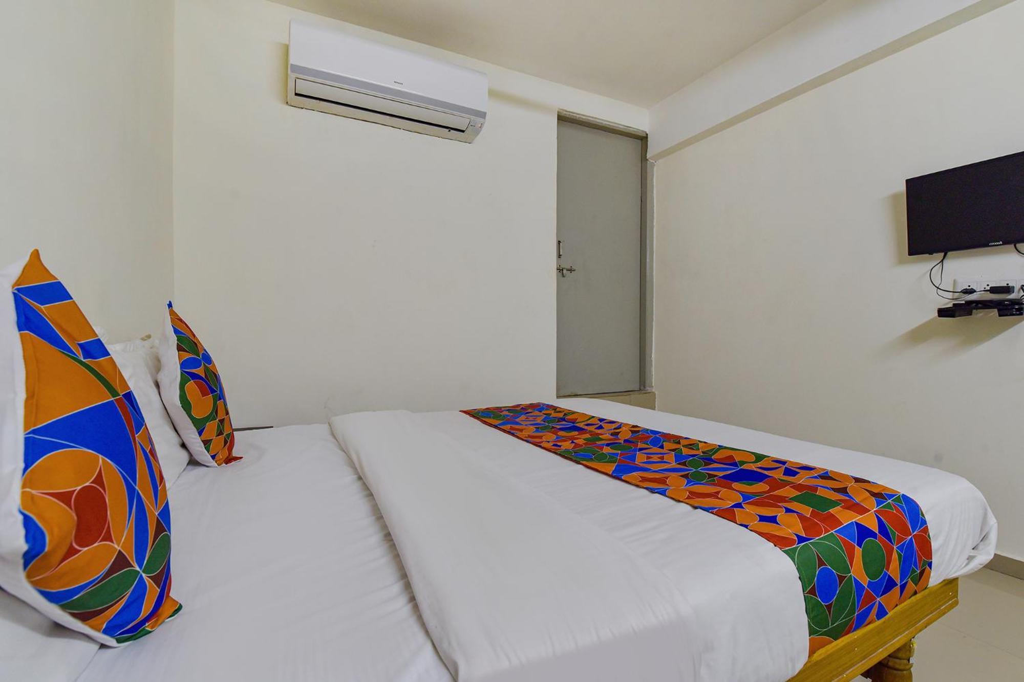 Hotel O Himalaya Inn Ahmedabad Exterior foto