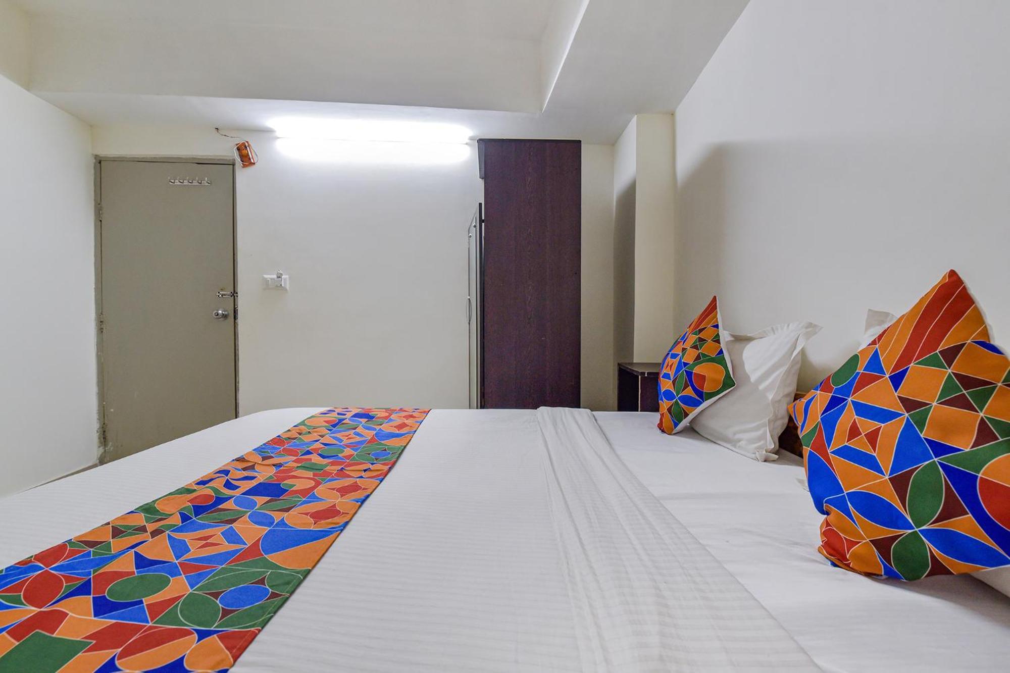 Hotel O Himalaya Inn Ahmedabad Exterior foto
