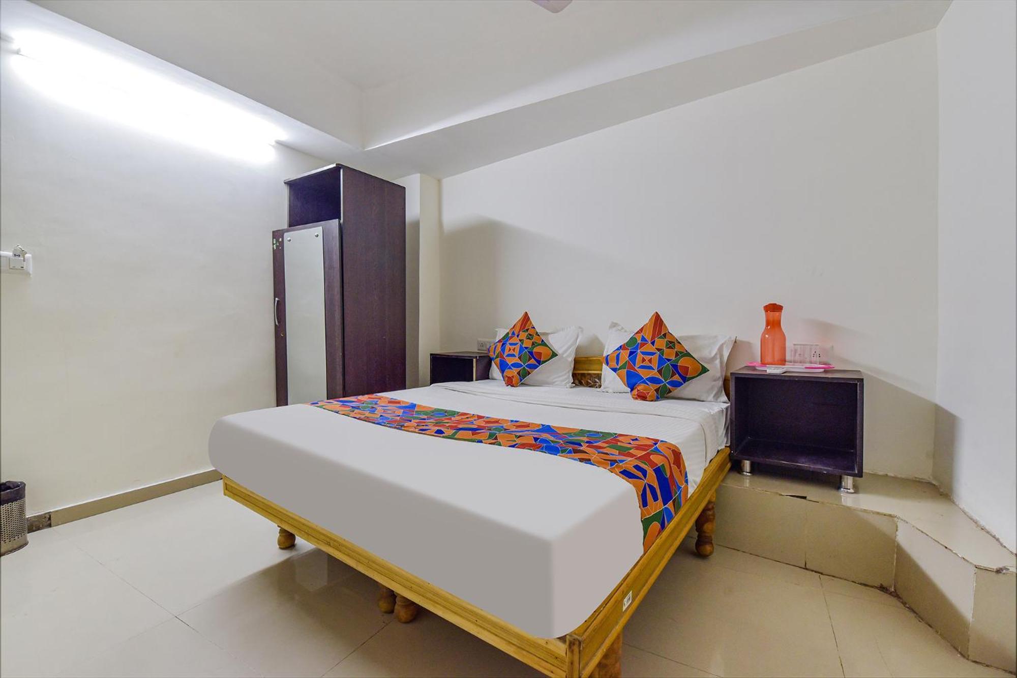 Hotel O Himalaya Inn Ahmedabad Exterior foto