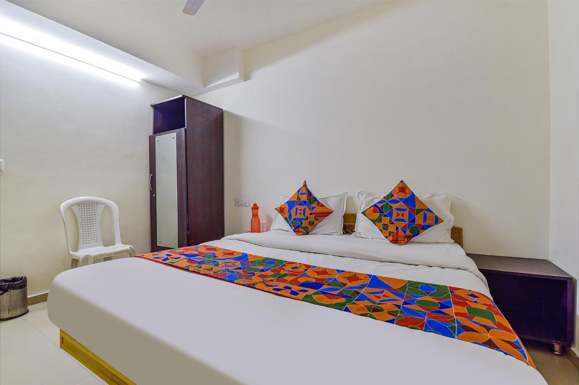 Hotel O Himalaya Inn Ahmedabad Exterior foto